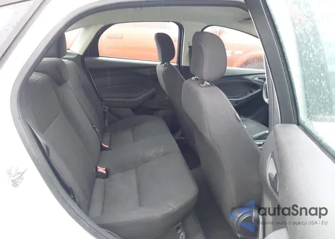 2015 Ford Focus S z USA, uszkodzony, nr VIN 1FADP3E21FL375854